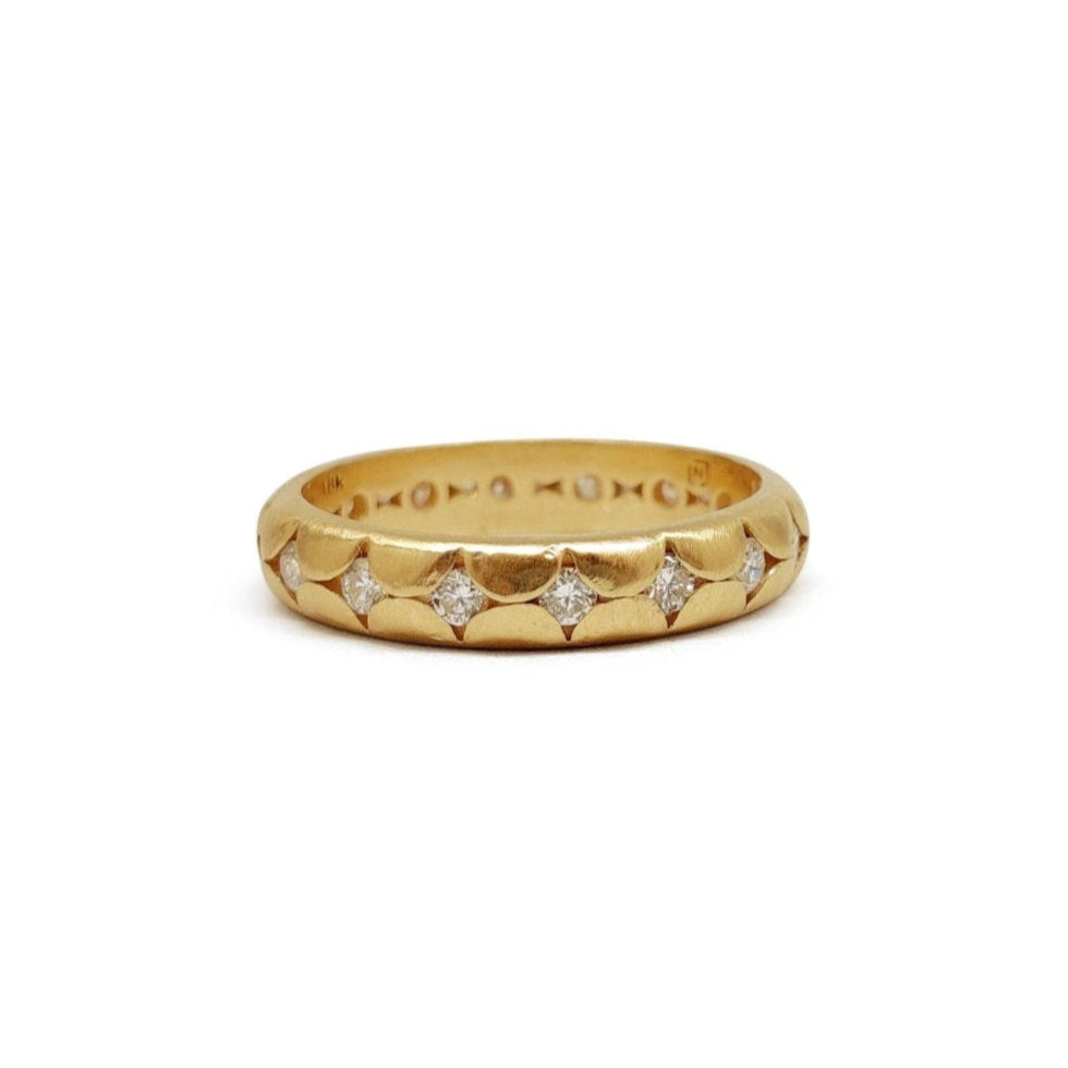 White Diamond Wide Scallop Band, 4mm - Lauren Newton