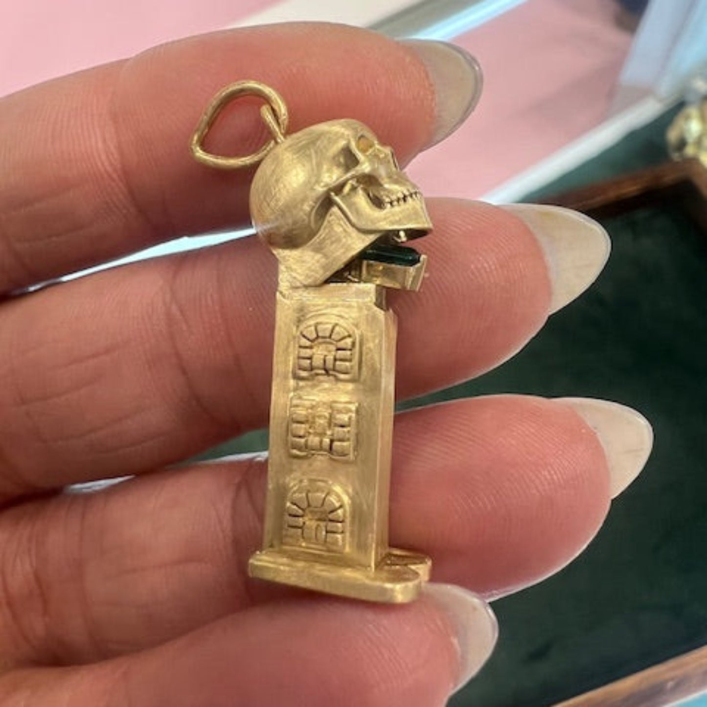 DED PEZ - Lauren Newton